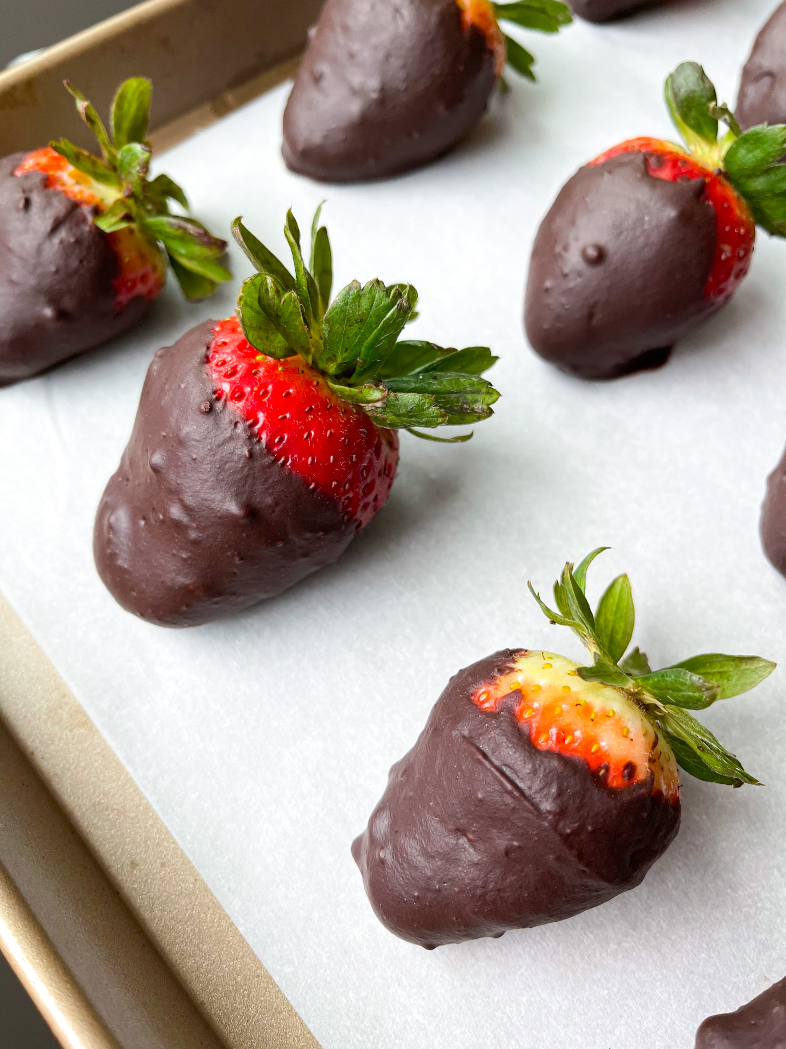 vegan chocolate-covered strawberries